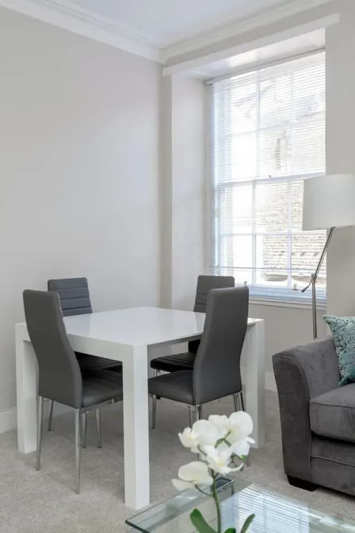 Grassmarket Modern Two Bedroom Flat - photo 8
