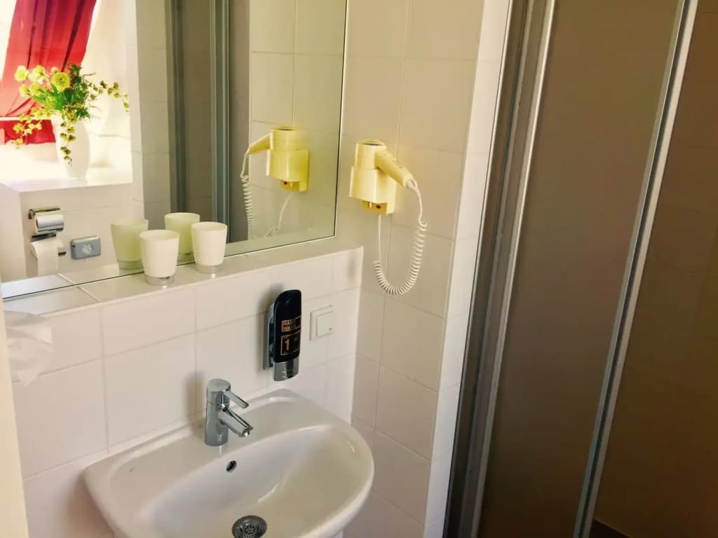 A&T Hotel & Hostel - photo 9