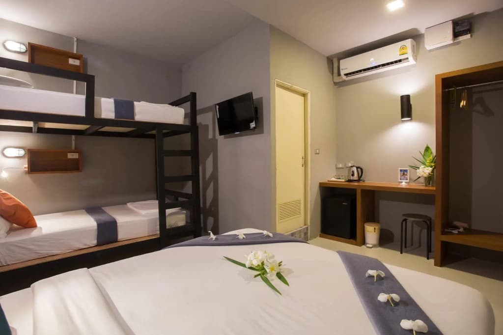 Holiday Station Hostel - photo 5