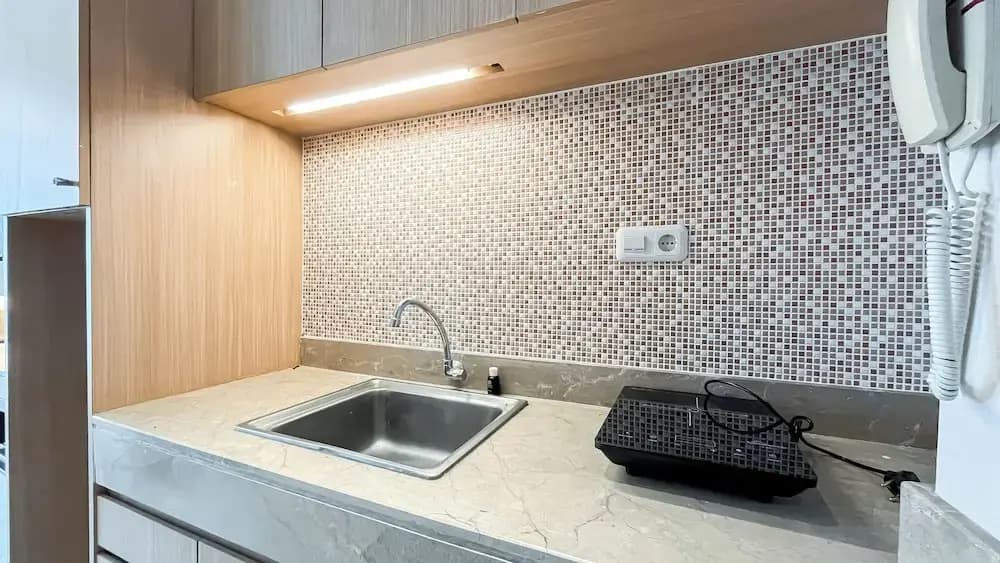 Good Place Studio Apartment Elpis Residence - photo 6