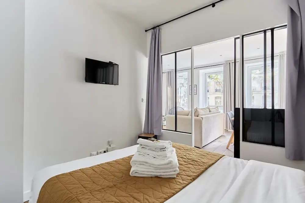 Apartment 2 Bedrooms Center of Paris - photo 4