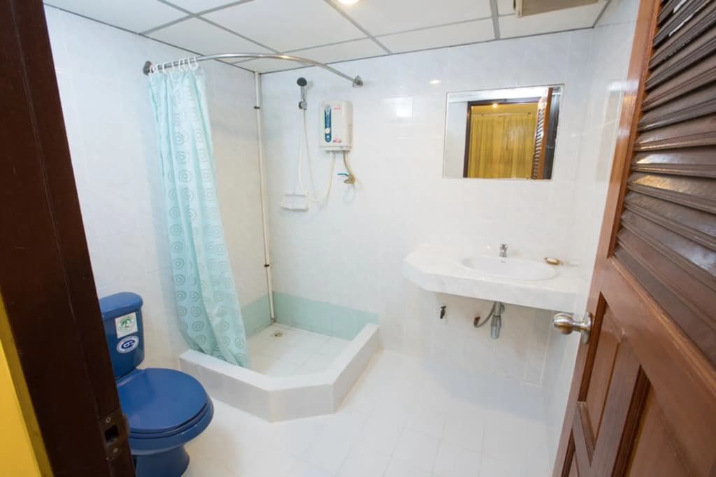 OYO 320 Regent 2002 Guest House - photo 10