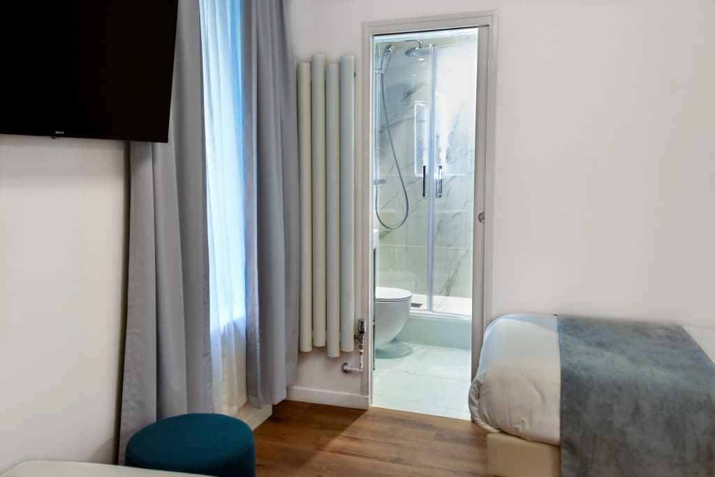 Hôtel Des Deux Avenues - photo 26