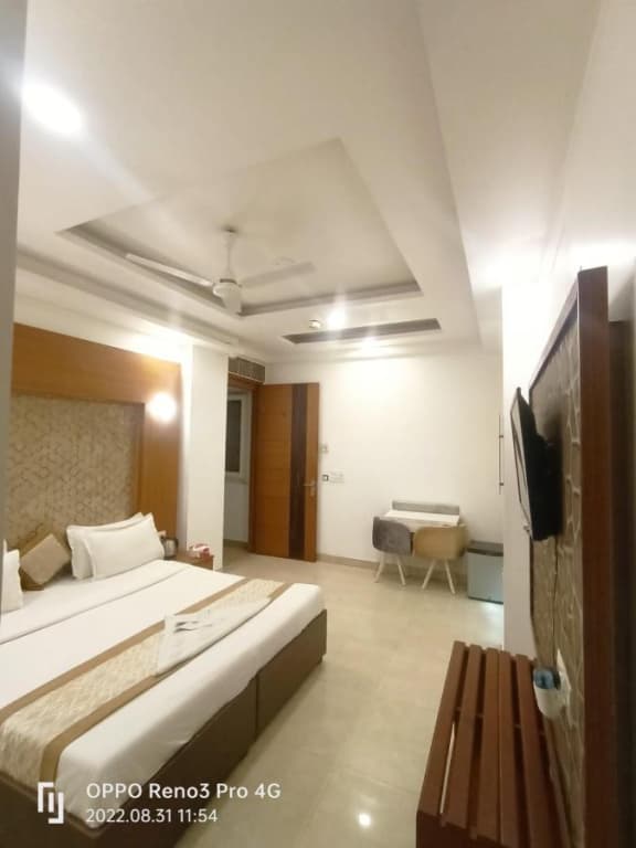 Phoenix Suites - photo 3