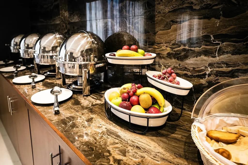 Emirates Plaza Hotel - photo 10