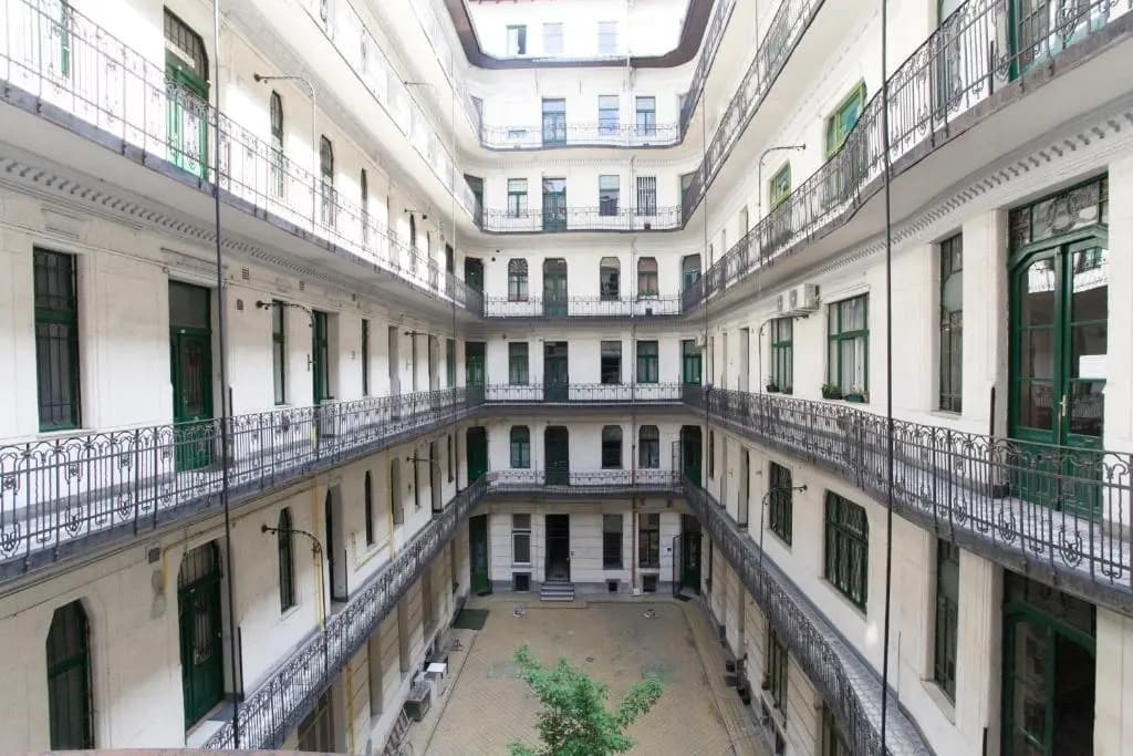 Royal Center Apartment - photo 3