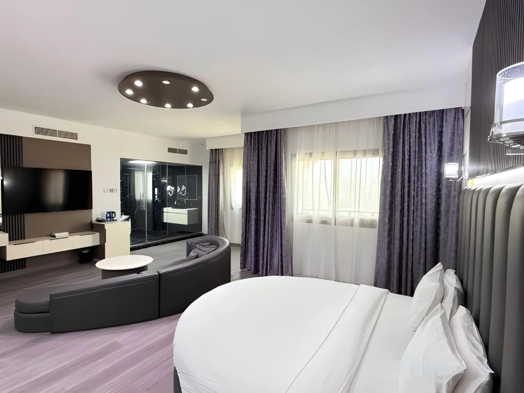 Sharjah Royal Tulip Hotel apartment - photo 36