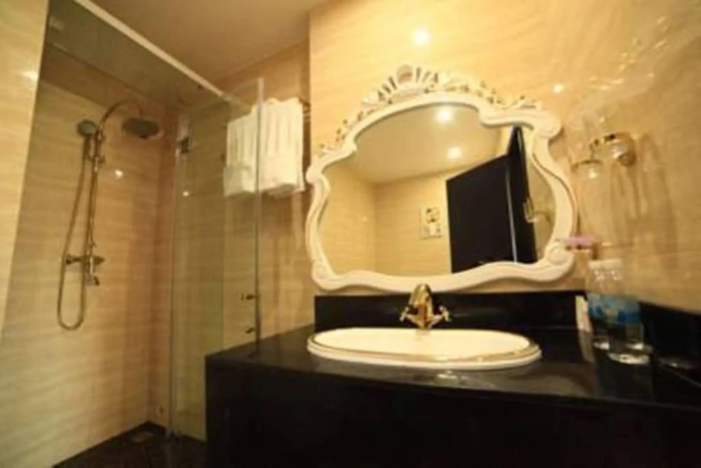Bezel Hotel - photo 8