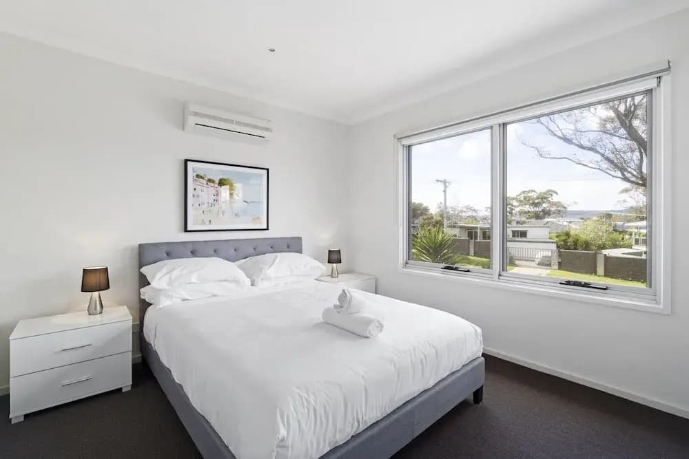 Seaside 3-bed Home, Direct Beach Access - photo 9