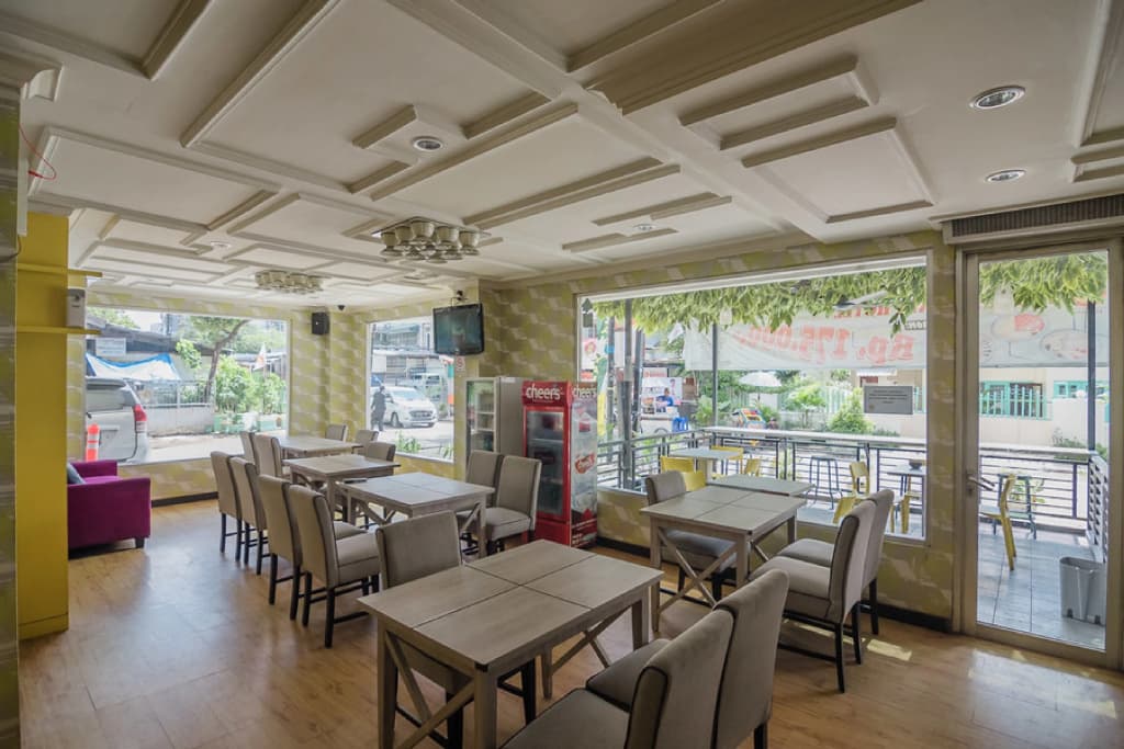 RedDoorz Plus near Mangga Besar Station 2 - photo 12