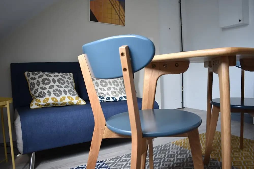 Cosy Renovated 1 Bedroom Apartment in 10th - photo 7