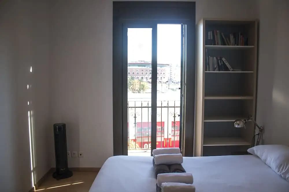 HOMEnFUN Plaza España Apartment - photo 4