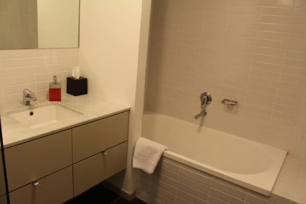 Dockland View Apartment - photo 8