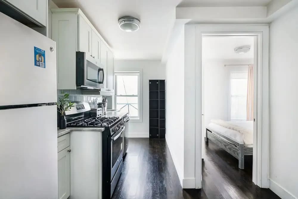 39-3 Newly Renovated 3 BR Prime Midtown Sleeps 6 - photo 13