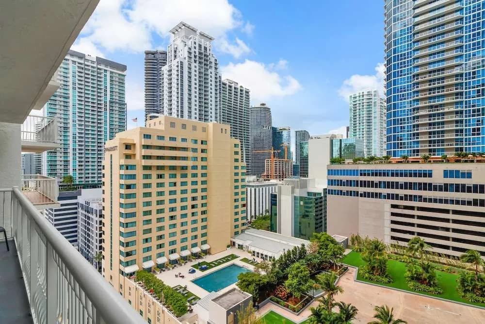 The Club at Brickell Bay Luxury Suites - photo 24