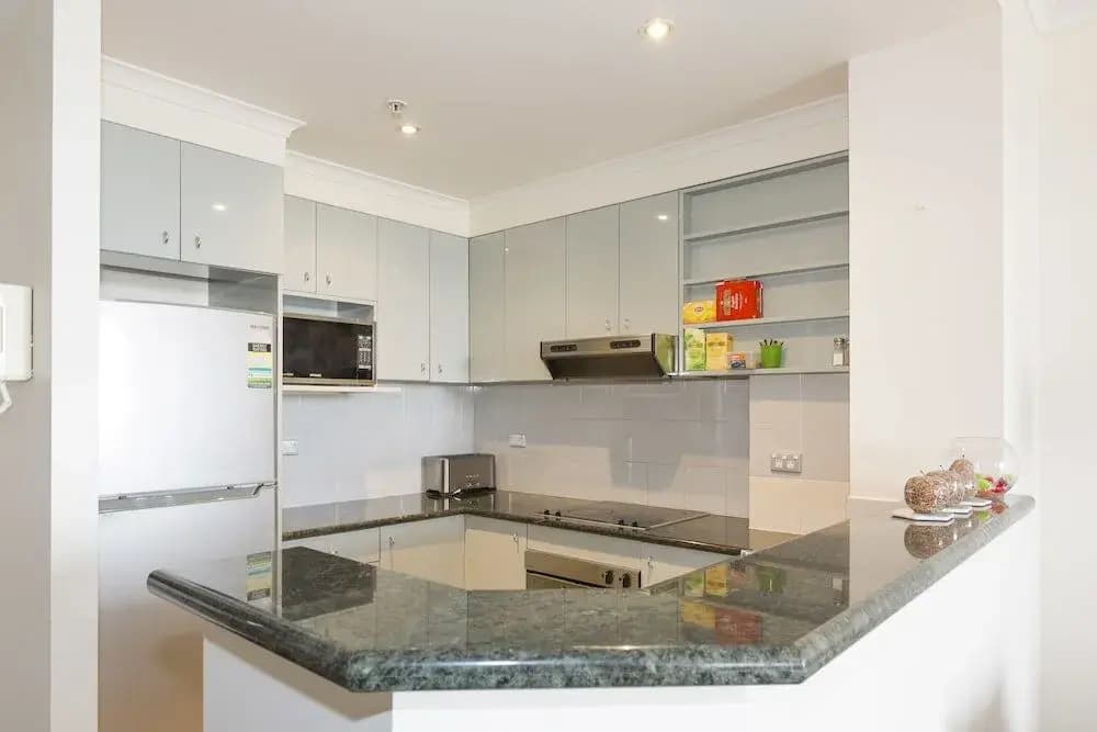 Stunning 2 Bedroom Apartment - photo 15