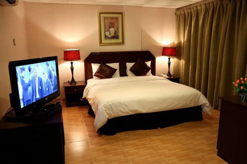 Falcon Hotel Apartments - photo 5