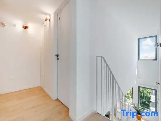 Room 905 in a premium residence- Sport/Lavatory - photo 2
