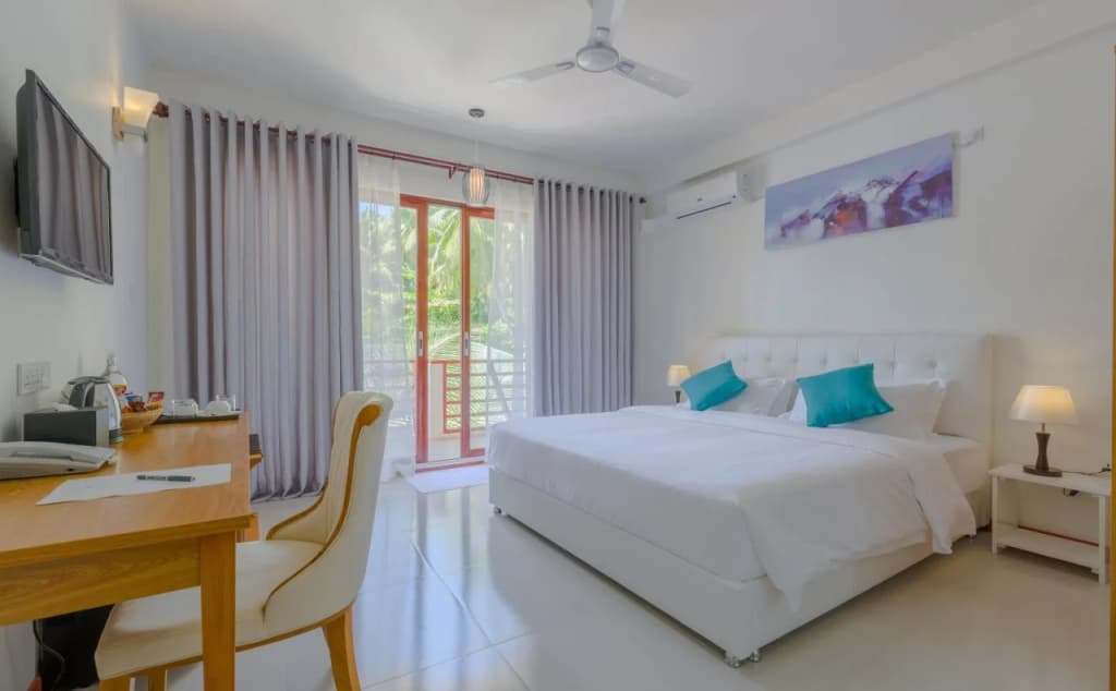 White Sand Dhigurah Hotel - photo 2