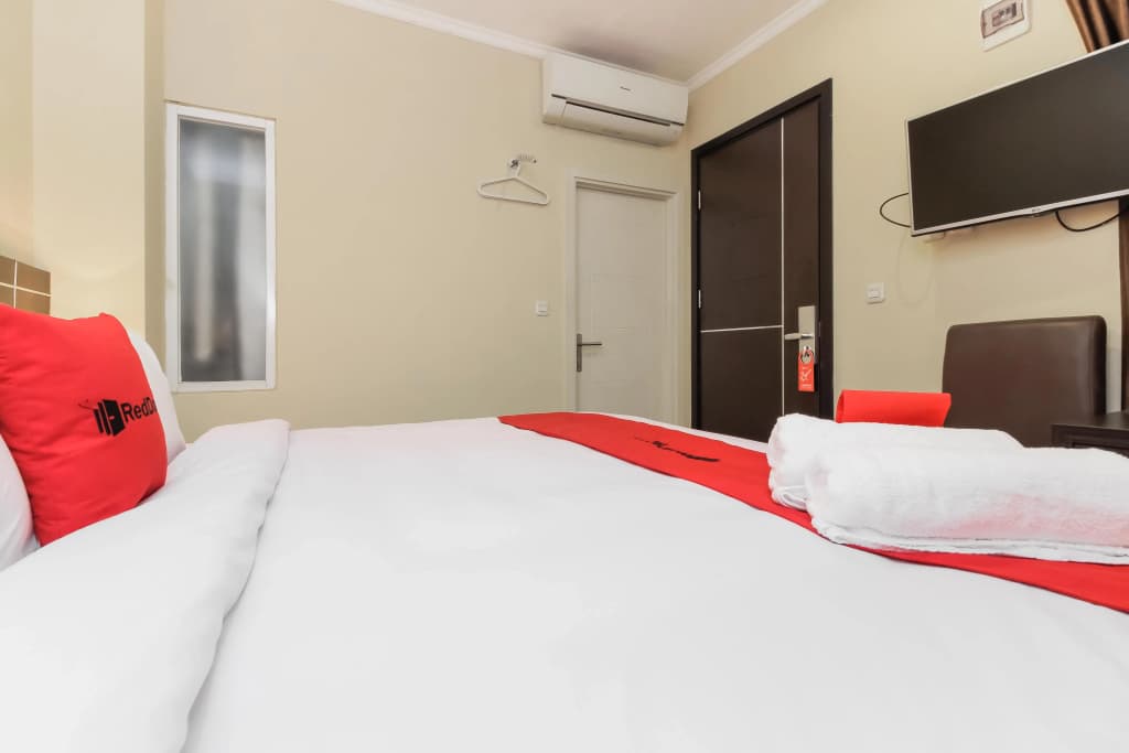 RedDoorz Plus @ Thamrin - photo 5