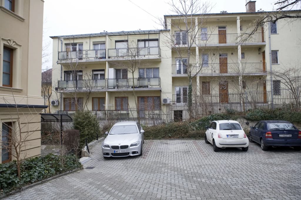 Gold Apartments - photo 1