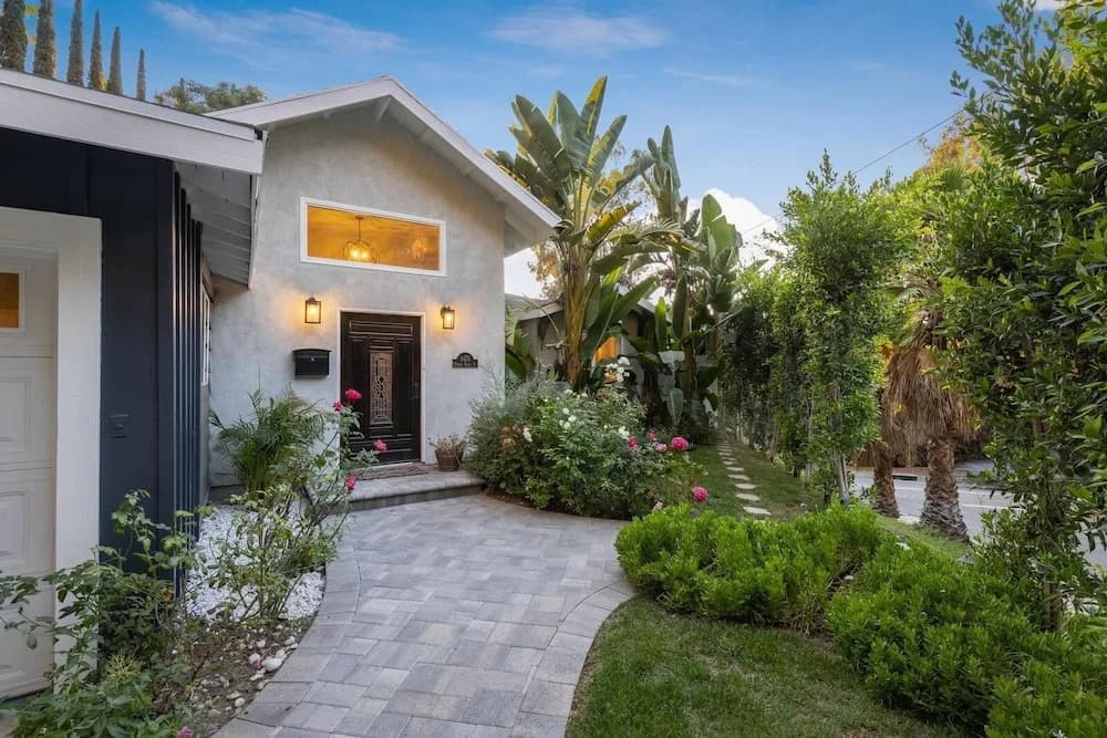 Hidden Valley Pl - 90210 Villa With Canyon Views and a Large Private Backyard - photo 11