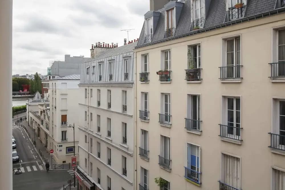 Comfortable Parisian Home 2mins From Metro Line 7 - photo 1