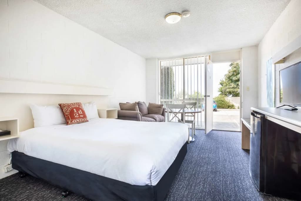 The Mulgrave Motel - photo 2