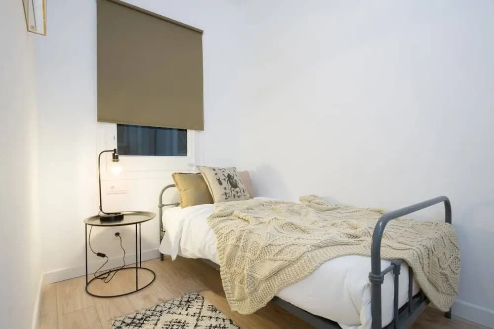 Luxurious Decor 4bdr Apt in Central, Eixample - photo 3