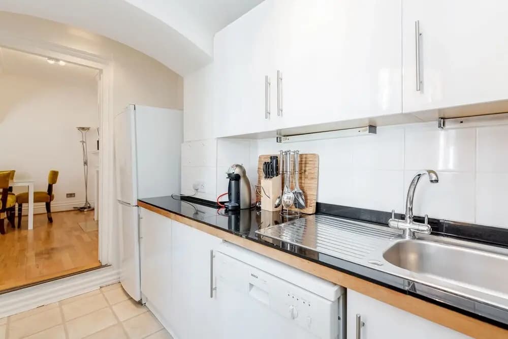 Earls Court Road Apartments - photo 17