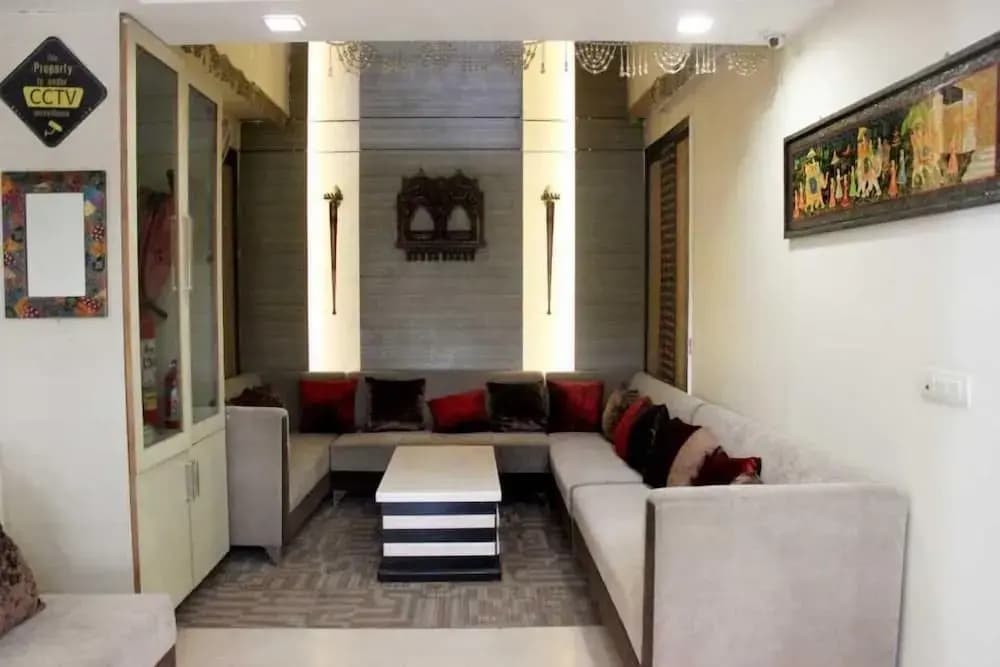 OYO 557 Hotel Lavish Inn - photo 1