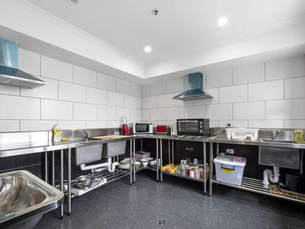 Flinders St. Boutique Hotel - photo 2