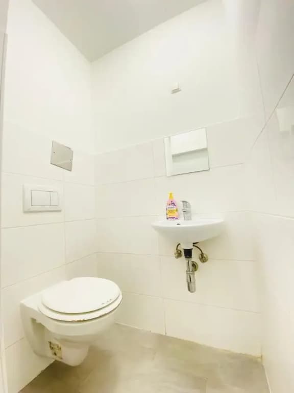 Spacious 8BR Apt with Terrace 16P - photo 24