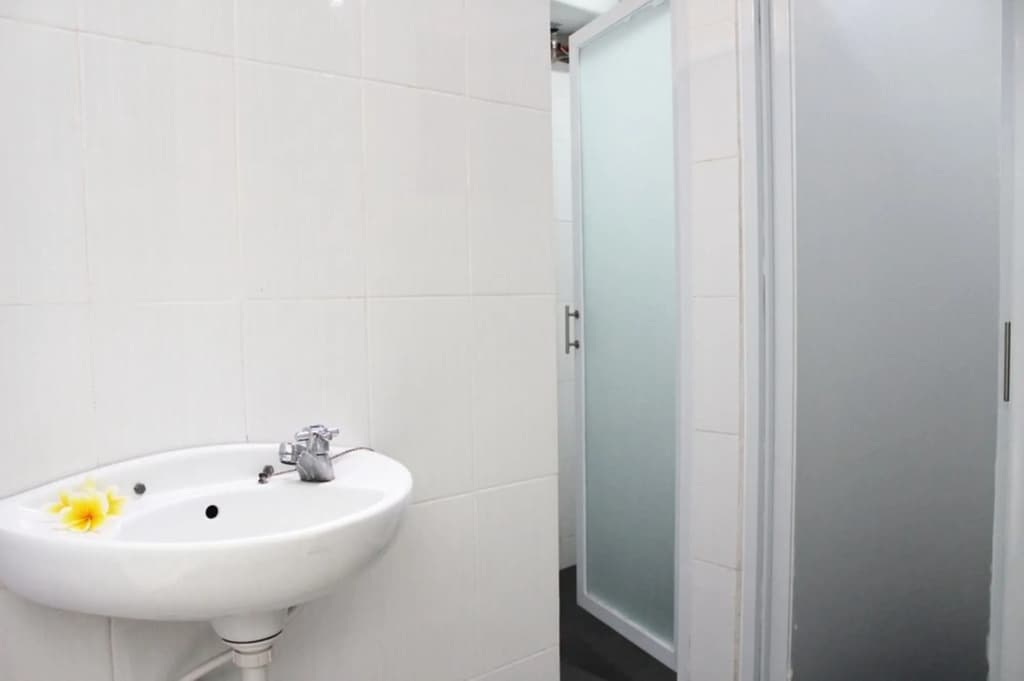 Kuta Beach Hostel - photo 7
