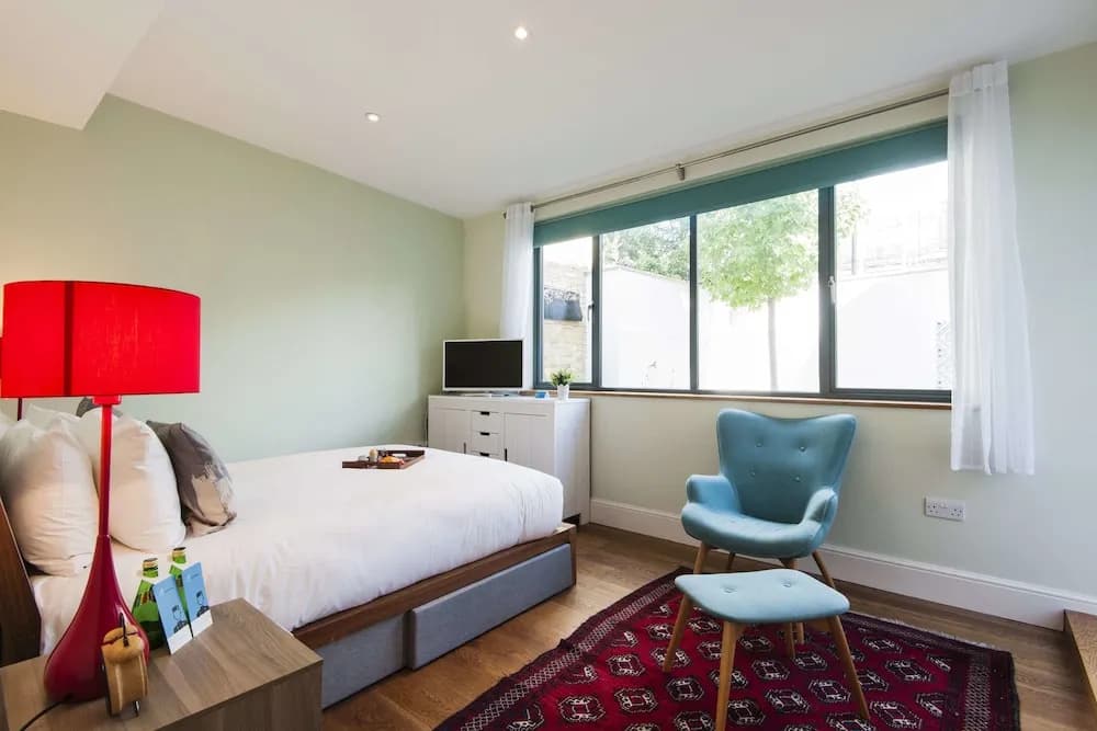 The Spacious Fulham Apartment - FOI - photo 16