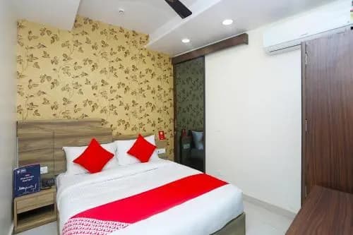 The Garden Side Inn by OYO Rooms - photo 13