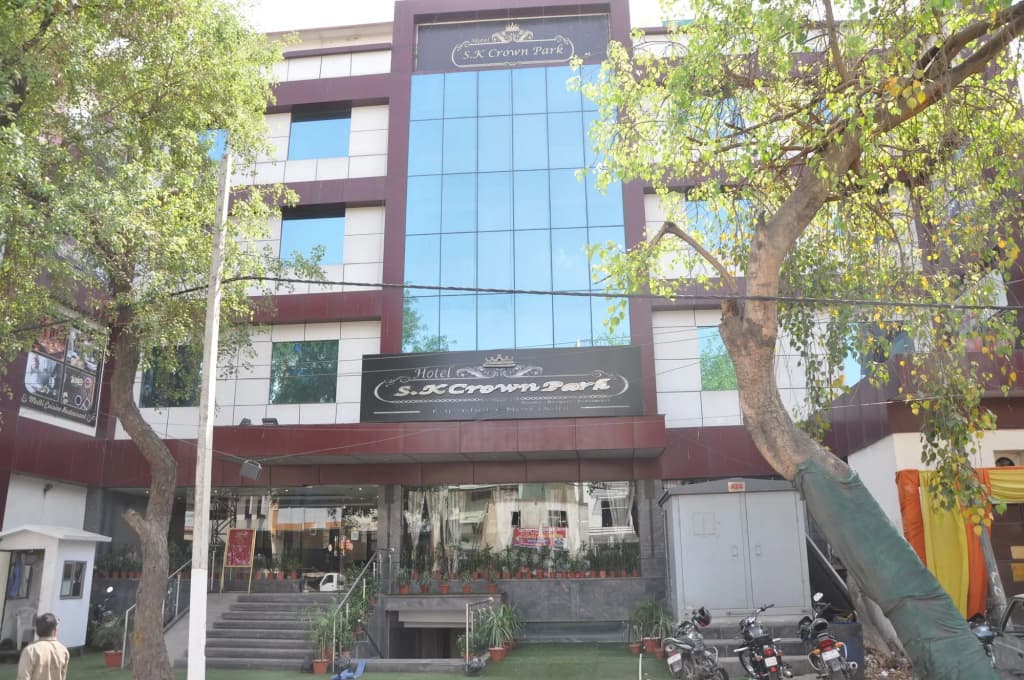 Hotel S K Crown Park - photo 4