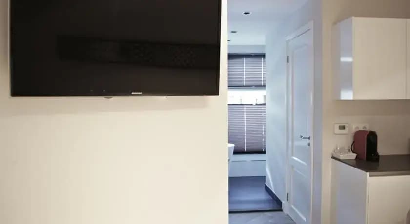 Modern Studio in a Central Location - photo 2