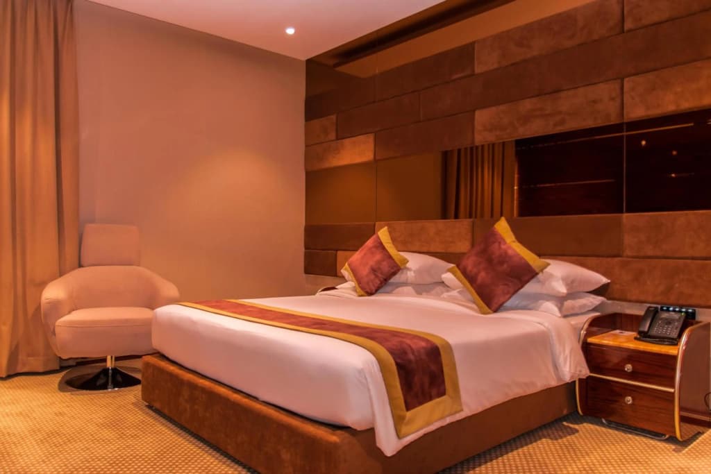City Park Hotel Apartments - photo 3