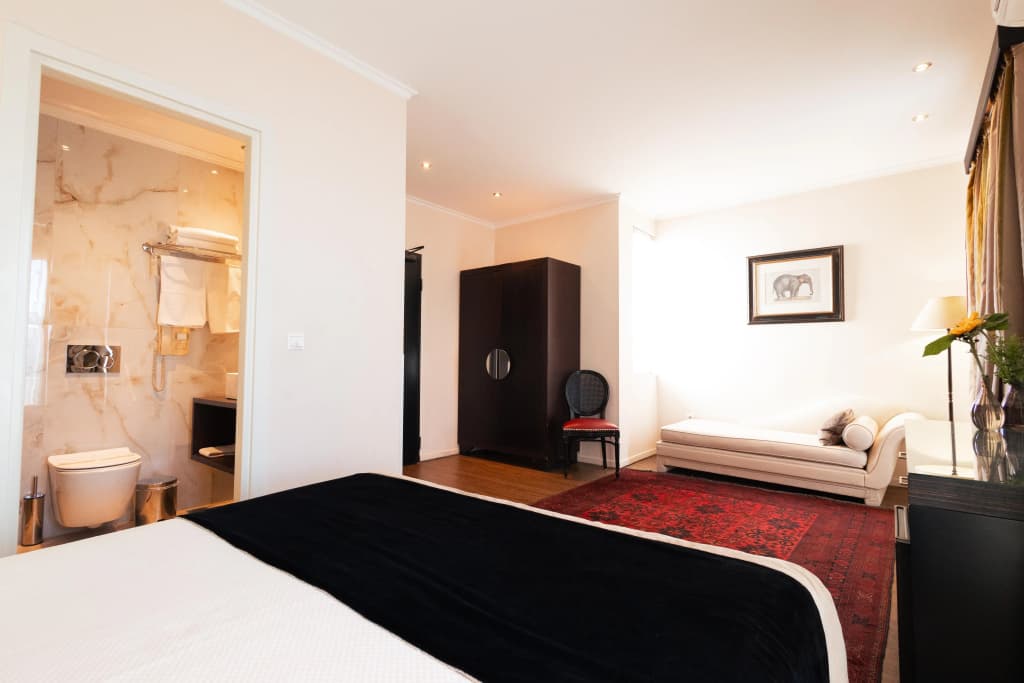 Best Western Plus Embassy Hotel - photo 5