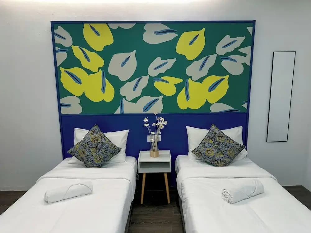 Traveller Ark Hotel & Bunks - photo 10