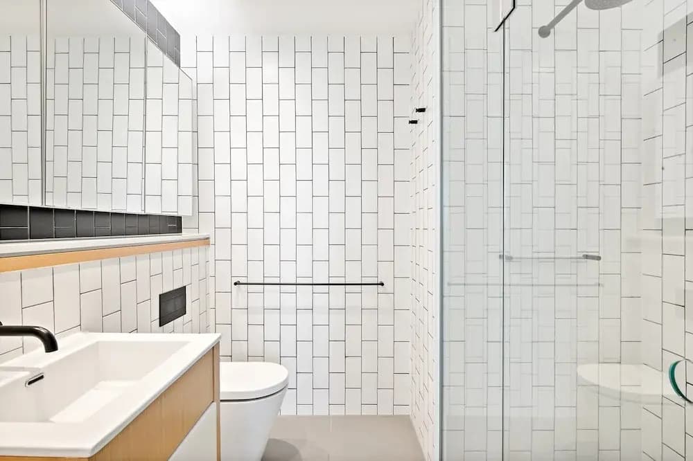 Bright 2-bed Retreat With Pool, Gym & Sauna Access - photo 4