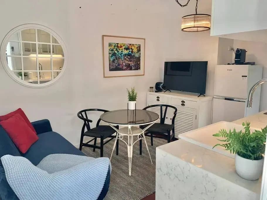 Stylish Private Studio, Close to Beach, WIFI, Parking - photo 10