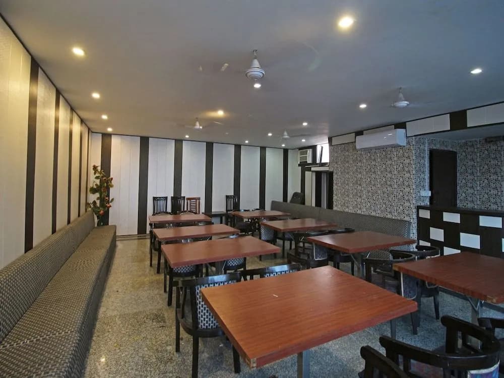 OYO Collection O 476 Hotel Gera's - photo 16