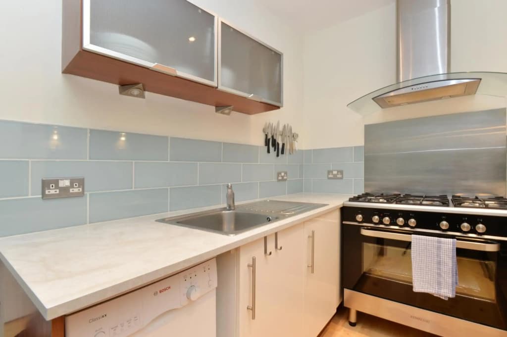 Executive 3 bed in The Meadows - photo 13