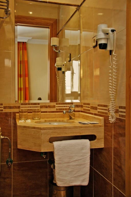 Hostal Victoria I - photo 11