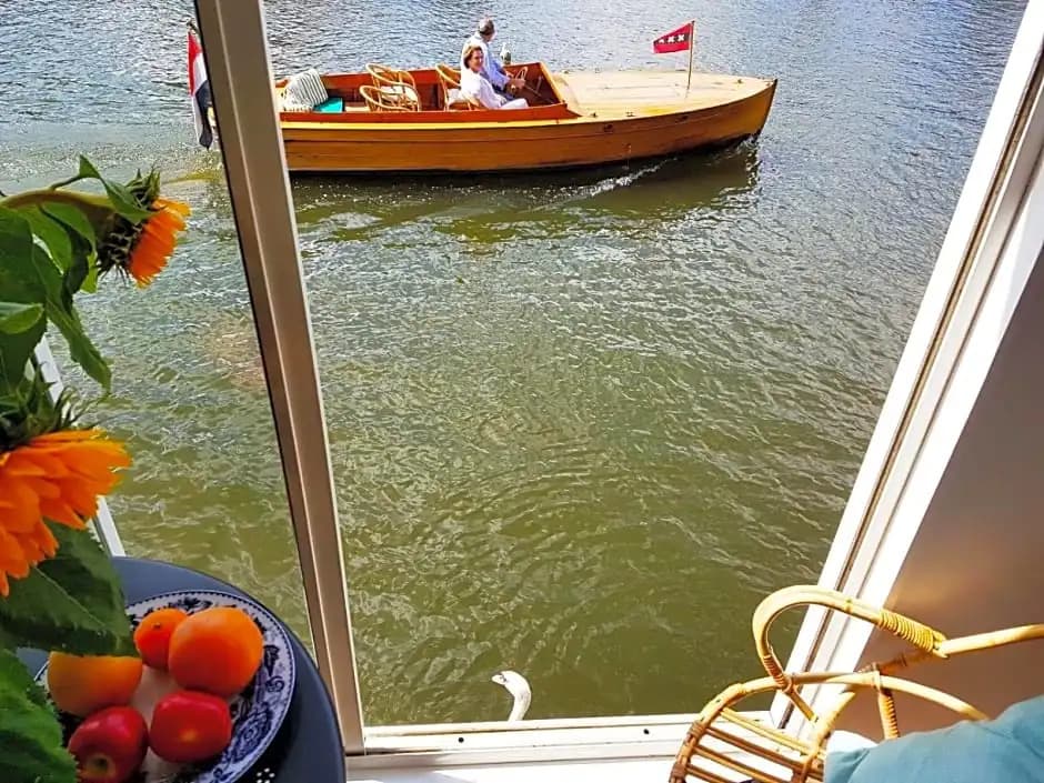 Houseboat Concordia B&B - photo 8