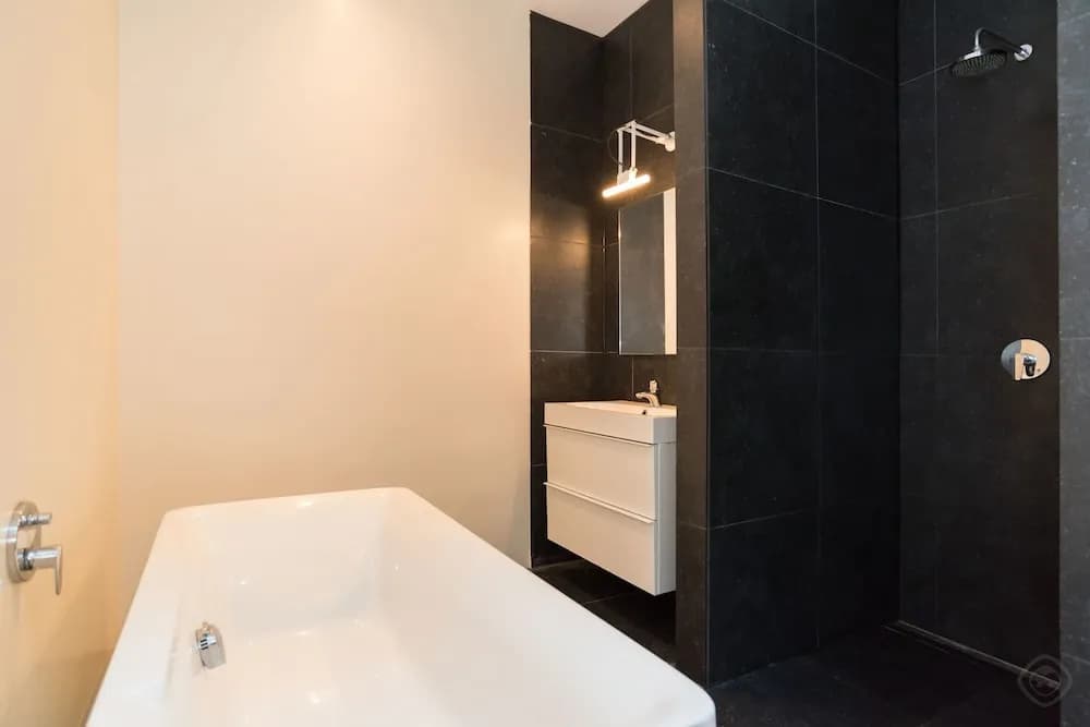 White Room Apartment - photo 12