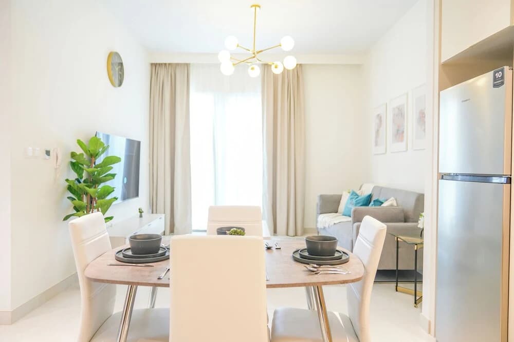 Yogi - Elegant Apartment With Balcony Amidst Vibrant Area - photo 16