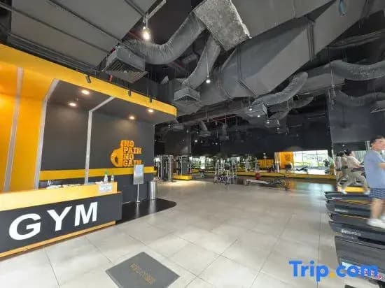 Lang Retreat Apartment - Resort Pool & Elite Gym - photo 10